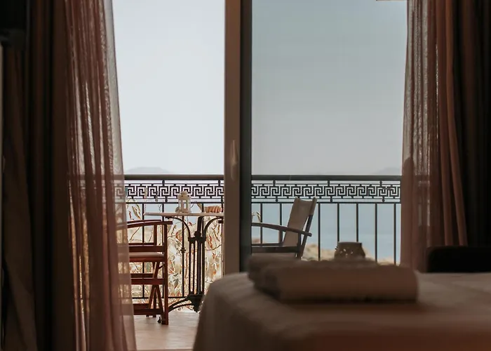 Akron Luxury Holidays