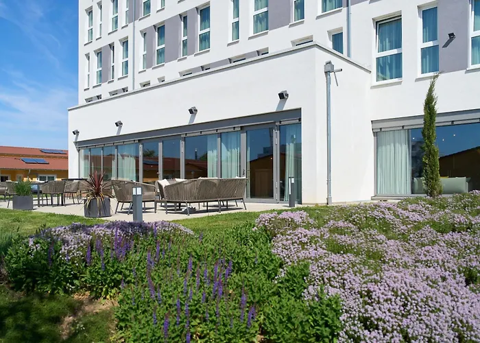 Voya Hotel