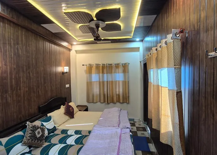 Bisht Hotel And Restaurant