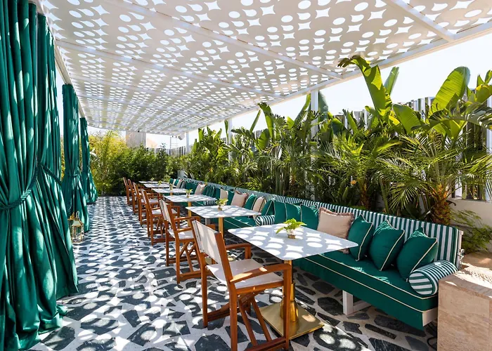 The Xon Hotel
