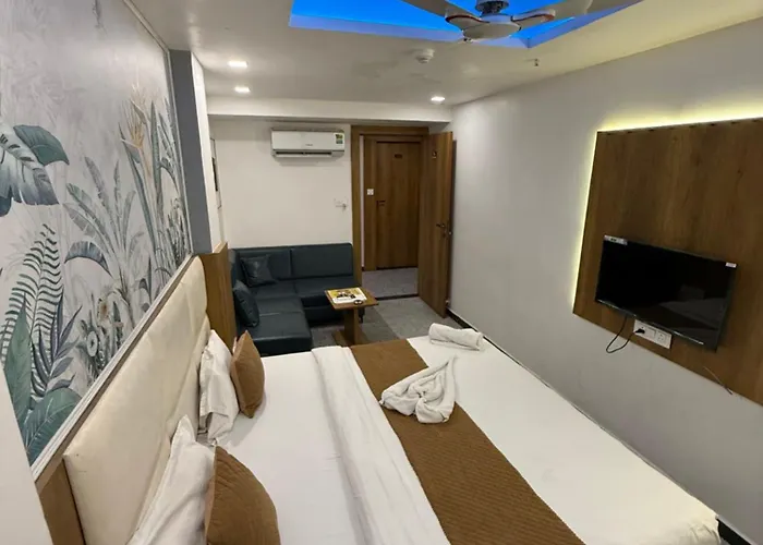 Hotel Secure Inn Kadodara Road