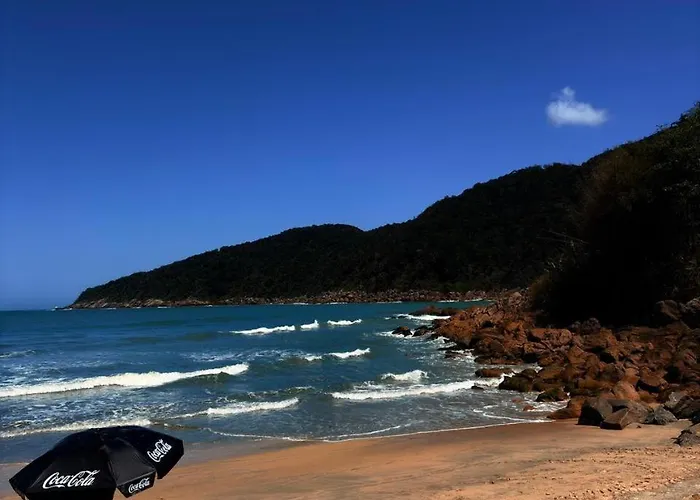 Frente ao Mar - Suites com Piscina Aquecida, SPA Privativo, Vista ao Mar ou Montanha, com Estacionamento- Raizes do Mar ECO Hotel