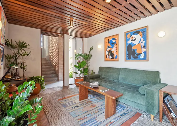 Alma Surf Lodge