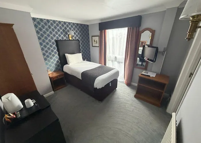 Raven Hotel By Greene King Inns