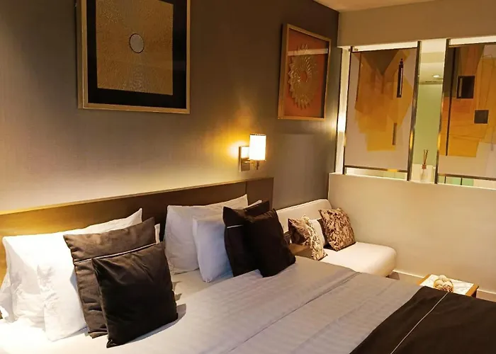 Rbr Lux Novotel Manila Hotel Residences Acqua