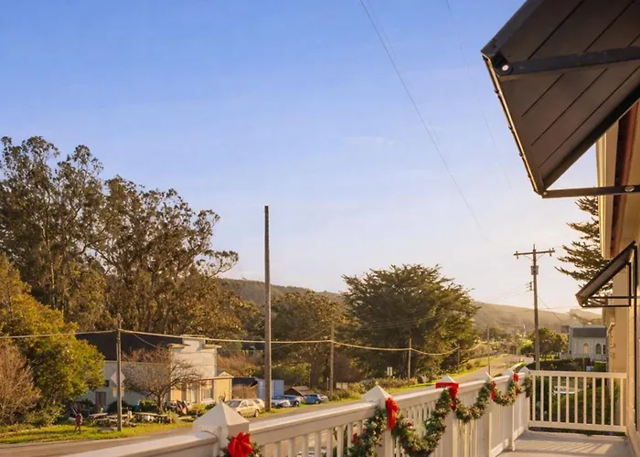 Tomales Hotel, Minutes From Dillon Beach