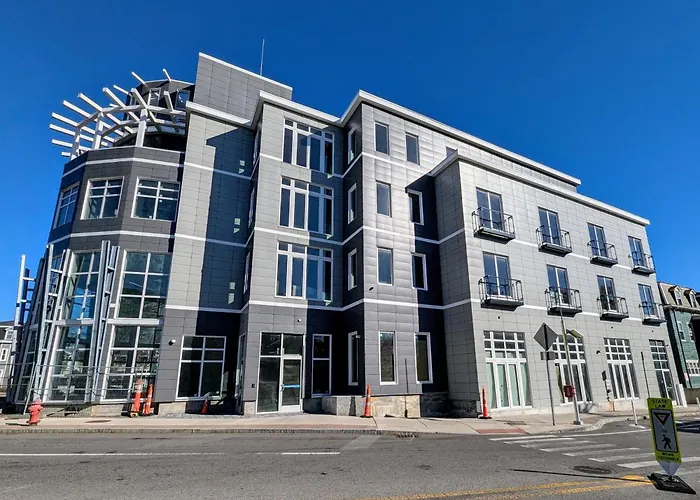 Beacon Suites Hotel