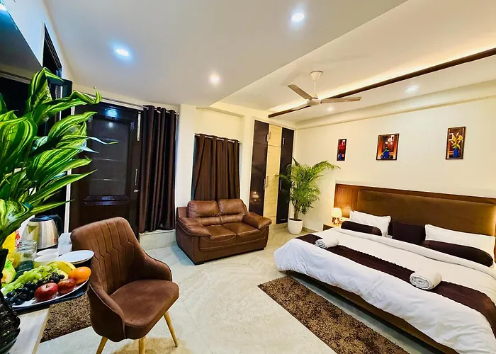 Hotel Oxygen Crown-Couple Friendly-Noida Sector 19