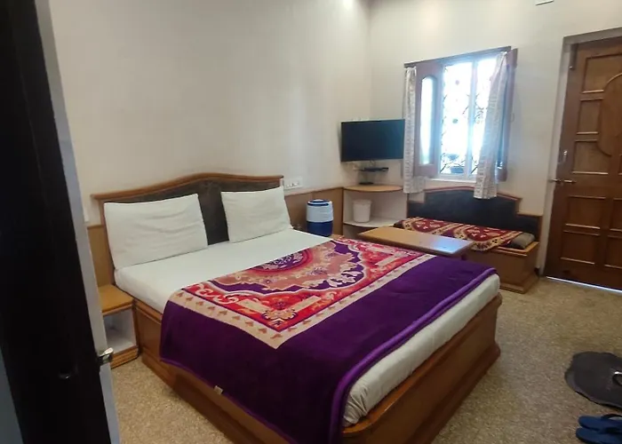 Hotel Priyanka - 750 Metres From Nakki Lake Near Bus Stand