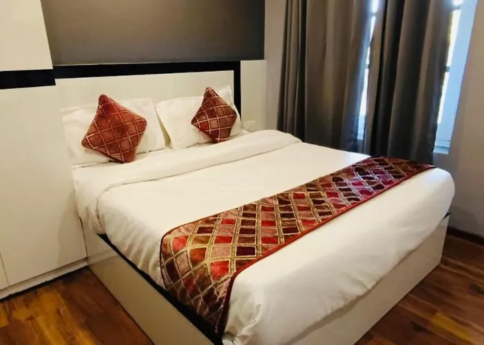 Hotel Haya Palace View King And Restaurant - Parking - Gym Facility With Mountain View Room In Bhimtal