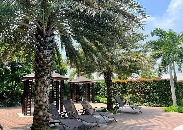 Haute Haven - 1Br With Balcony