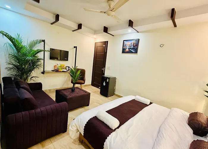 Hotel Oxygen Crown-Couple Friendly-Noida Sector 19