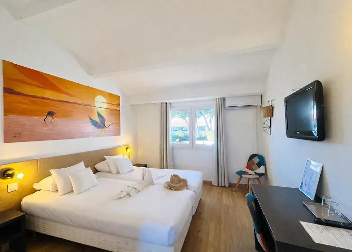Artemia Aigues-Mortes - Hotel Avec Piscine - Bornes Electriques - Parking Prive - Local Velo-Moto