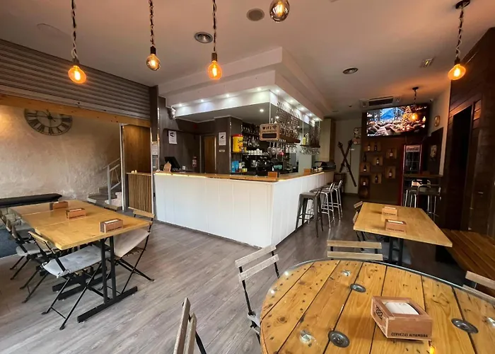Hotel NIU a 50 m del Funicamp