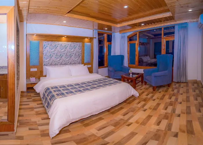 Snow City'S Montana Blues Resort Manali - Heated & Air-Cooled Stay