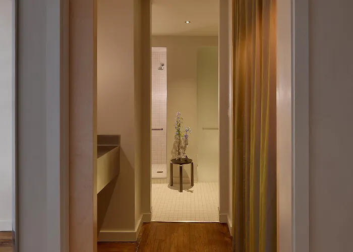 Pocketbook Hotel And Baths