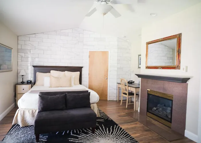 Grass Valley Courtyard Suites