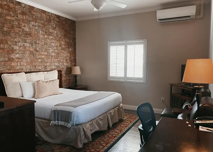 Grass Valley Courtyard Suites