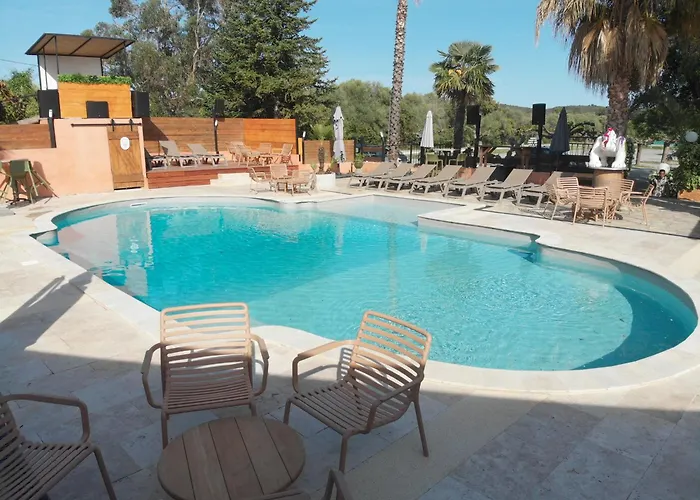 Le Banana's Hotel