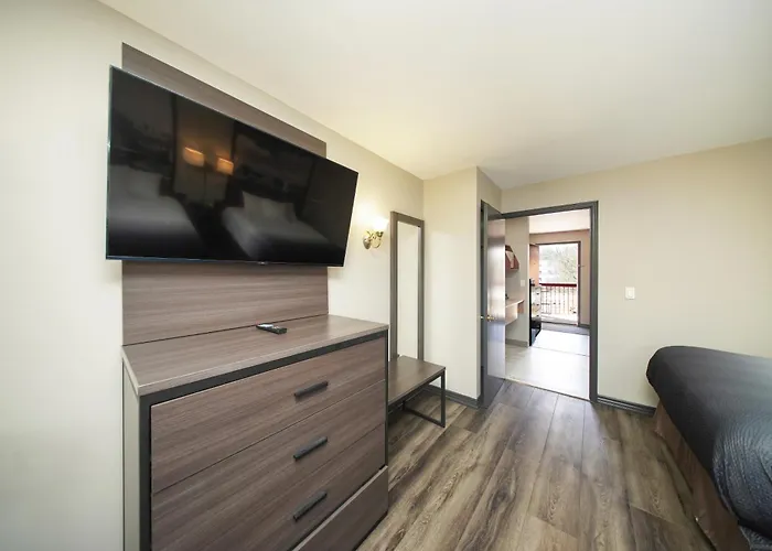 Super 8 By Wyndham Kingston