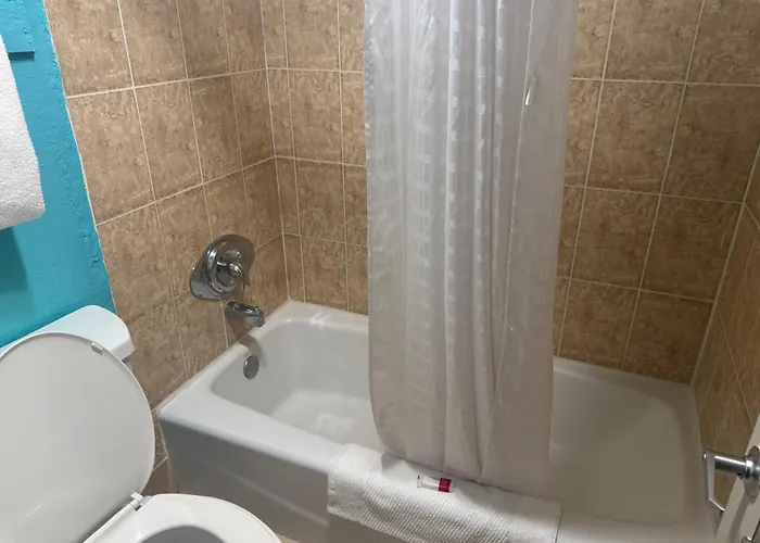 Howard Johnson By Wyndham Ft. Myers Fl