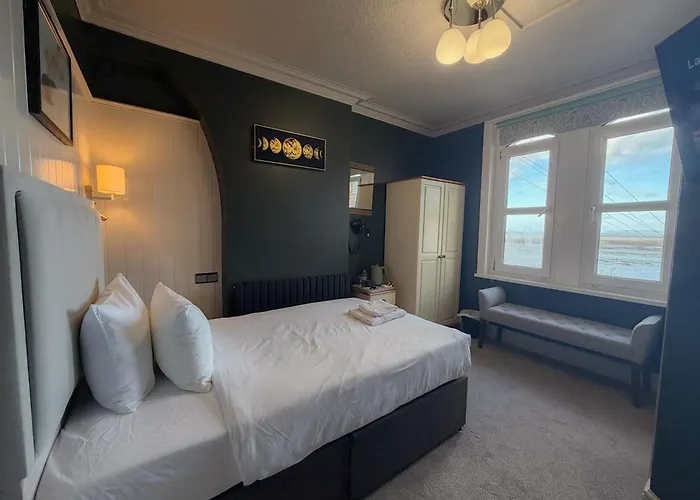 Nomi Rooms & Restaurant