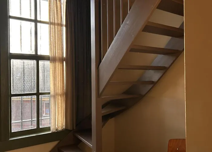 Metzlr House