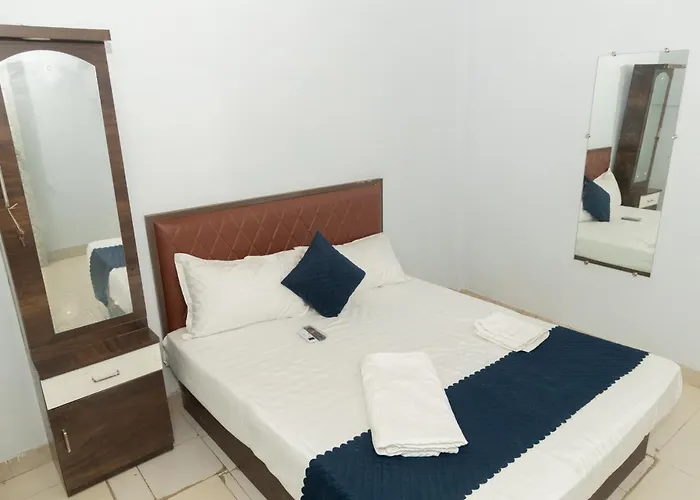 Hotel Midnight Lodging & Boarding