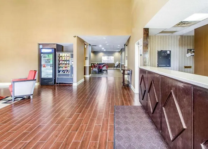 Hotel World Inn And Suites