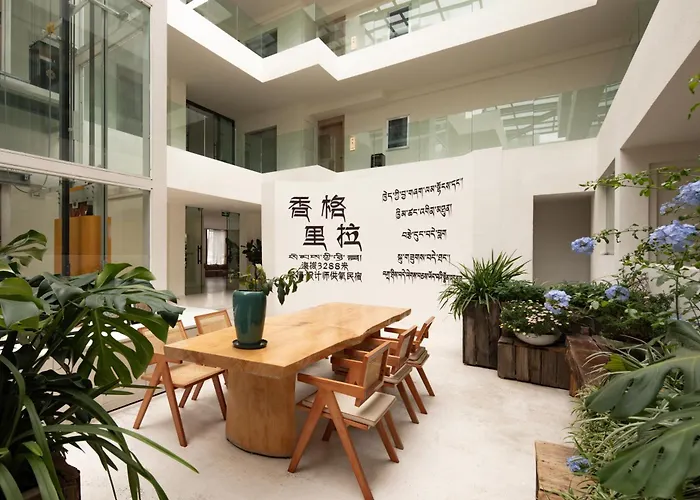 Wait A Moment-Slowleisurely Wabi-Sabi Style Homestay-Shangri La Dukezong Ancient City-Free Shuttle Service To Train Station Or Airport-Tasting Butter Tea