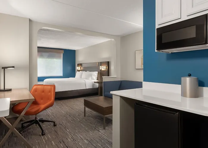 Holiday Inn Express & Suites Hawthorne - Elmsford North By Ihg