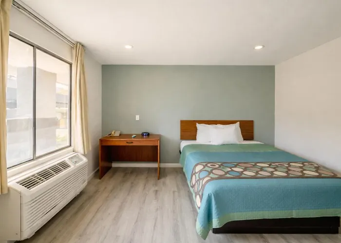 Super 8 By Wyndham Barstow