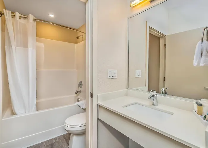 The Hue Hotel, An Ascend Collection Hotel