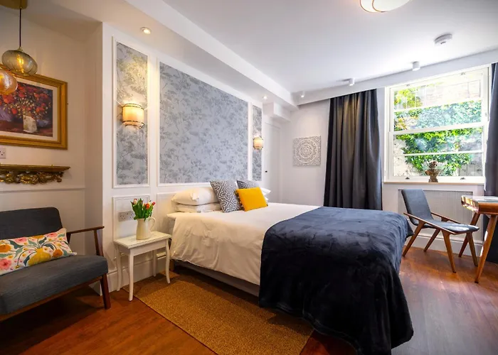 Ferndale Mews