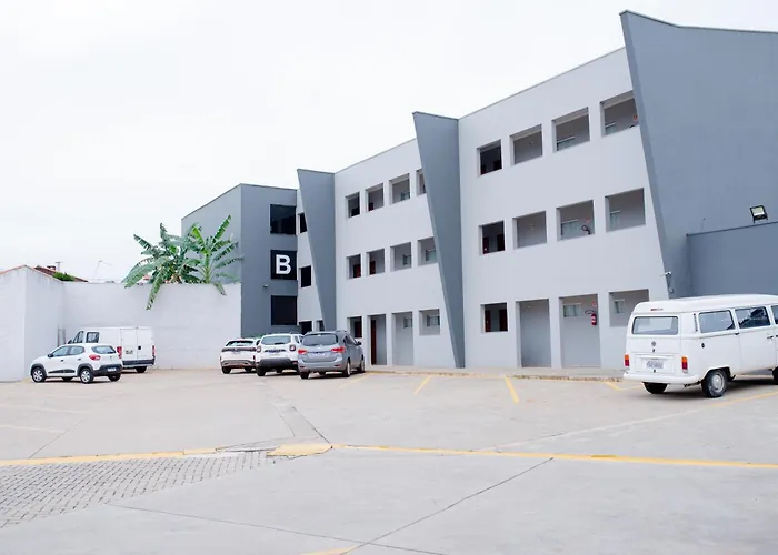 Colonial Flat Hotel