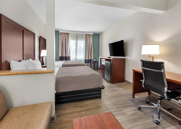 Quality Suites Waldorf