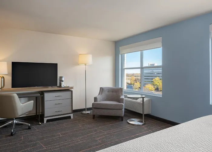 Holiday Inn & Suites Detroit - Troy By Ihg