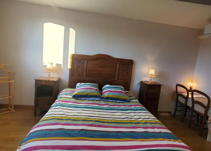 Chambre climatisée avec piscine près de la mer