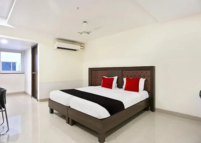 Hotel O Halcyon Deccan Inn