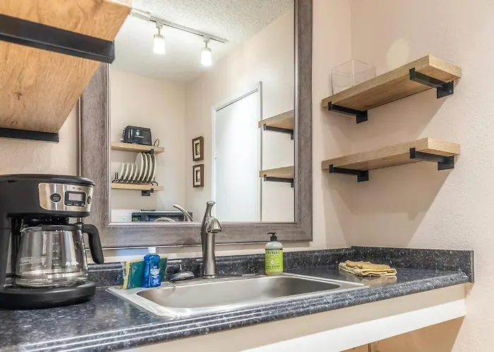 Kona Islander Inn 112
