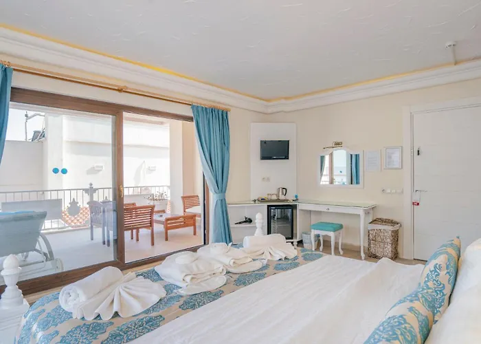 Oasis Hotel (Adults Only)