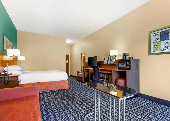Comfort Inn & Suites Green Bay Stadium Area