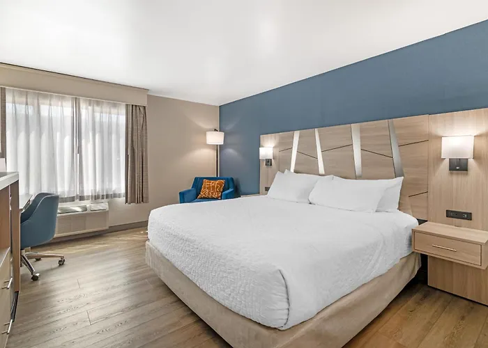 Best Western Plus, The Inn At Hampton