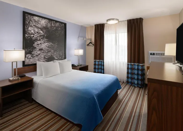 Super 8 By Wyndham Longmont/Twin Peaks