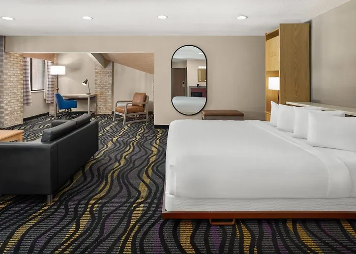 Baymont By Wyndham Logan Hotel