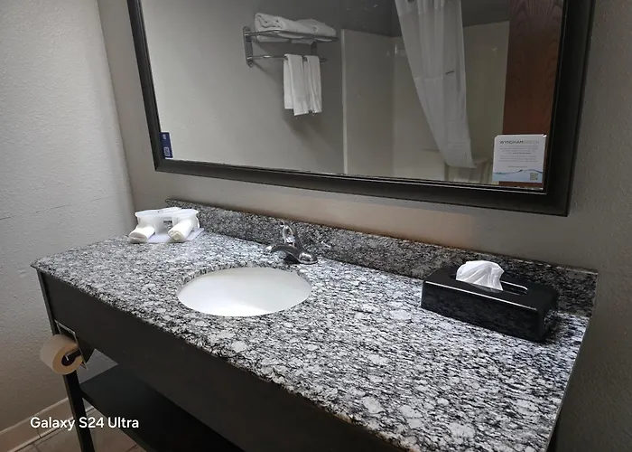 Days Inn & Suites By Wyndham Cuba