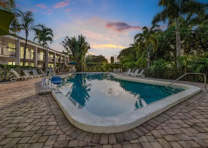 Super 8 By Wyndham Riviera Beach West Palm Beach