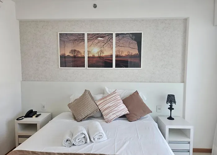 Flat Confortável para Família ou a Trabalho, ao lado dos Ministérios e ESPLANADA, grande, completo, academia e no centro da cidade, em Saint Moritz Brasília Hotel