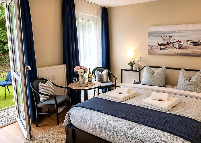 Strandhaus Moenchgut Bed & Breakfast Lobbe