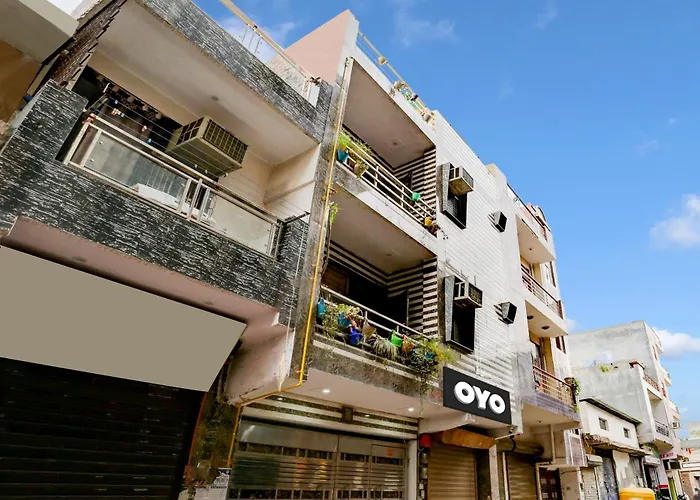 Hotel O Guru Ji Residency